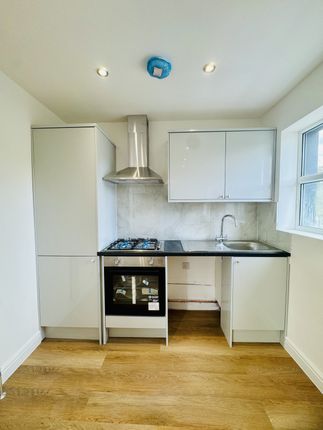 Flat 3, 417-421 Brighton Road, South Croydon, London photo 4