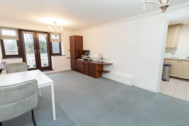 1-bed flat on 14 Eaton Court, Edgware, £200,000