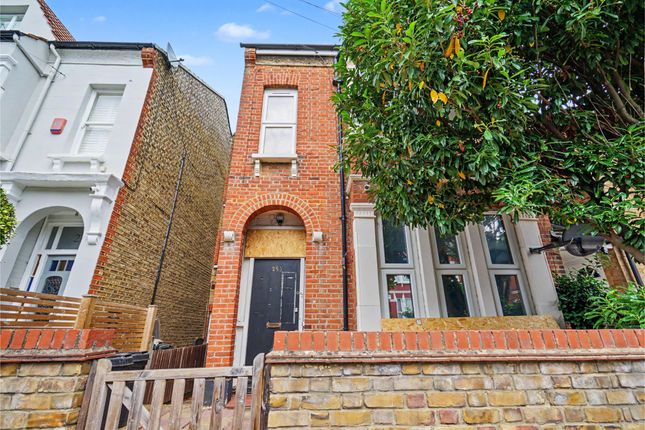 4-bed flat on 25 Flat A, Lucien Road, London, £240,000