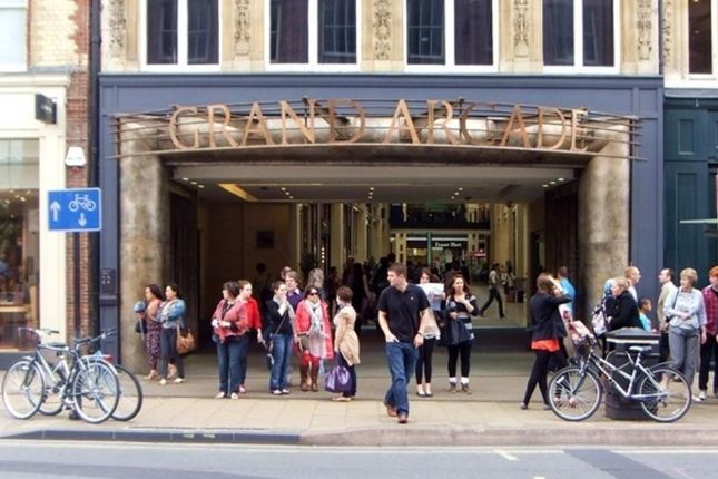 Retail premises to let in St. Andrews Street, Cambridge