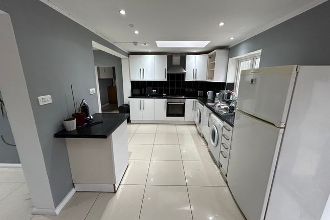 Thumbnail Semi-detached house to rent in Harpenden Road, St.Albans