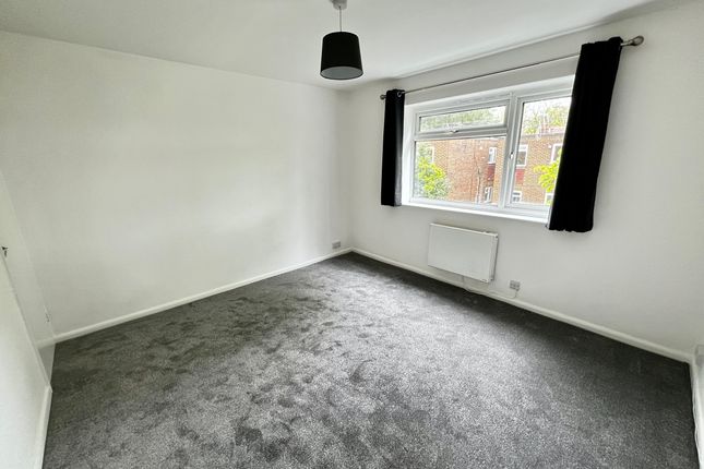 Flat to rent in Alexandra Road, Epsom