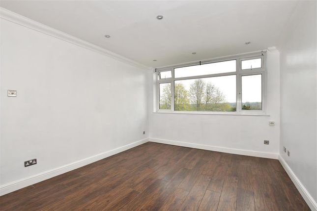 Flat for sale in Halstead Close, Canterbury, Kent