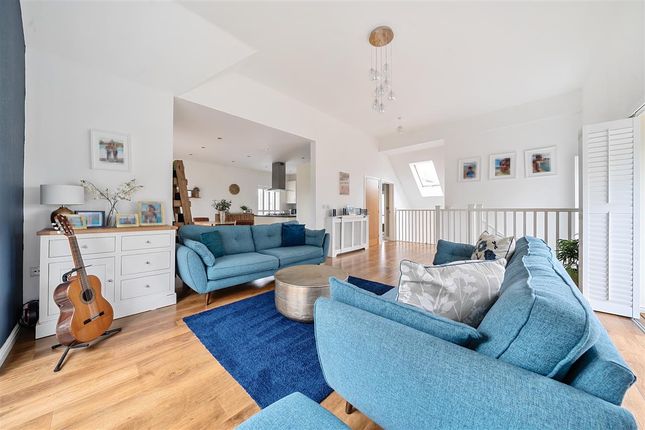 4, Endeavour Avenue, Exeter photo 3