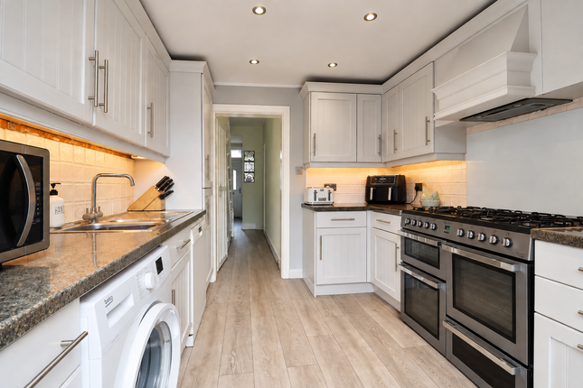 39, Canon Road, Bromley photo 2