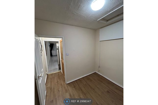 Flat, St James Court Minster Road, Sheerness photo 3