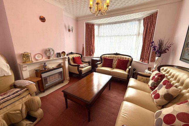 46 Kingsley Avenue, Southall photo 2