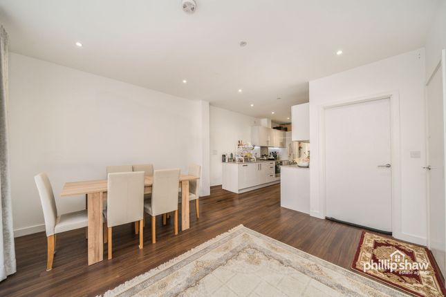 13 Lacey Drive, Edgware photo 2