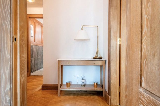 Flat for sale in North Terrace, London