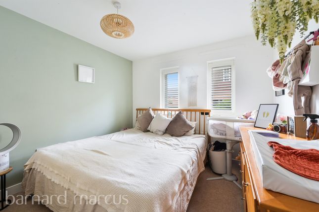 Flat for sale in Miller Place, Epsom