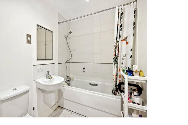 Flat for sale in Marmara Apartments, 13 Western Gateway, Royal Docks, London
