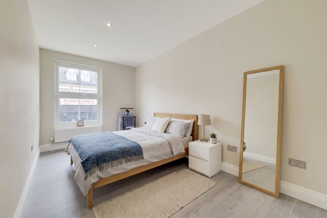 A, 241, Gipsy Road, London photo 3