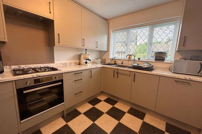 3, Clayhill Close, Bracknell photo 2