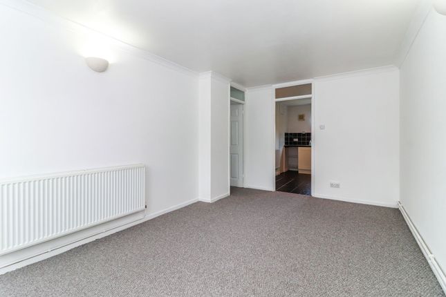 72 Haines Way, Watford photo 2