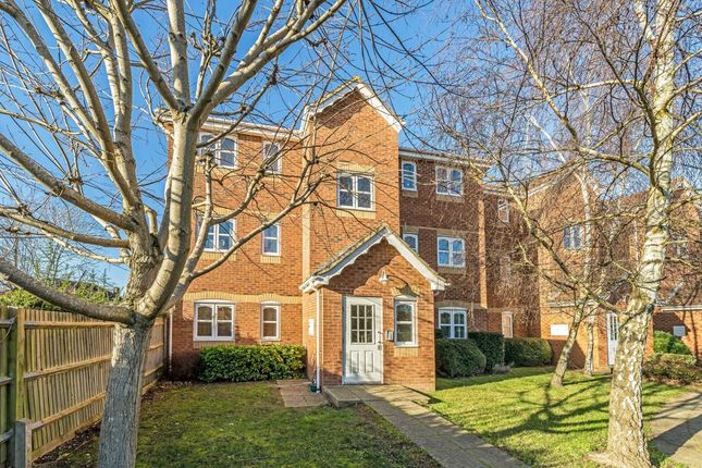 Thumbnail Flat for sale in Woodfield Road, Thames Ditton