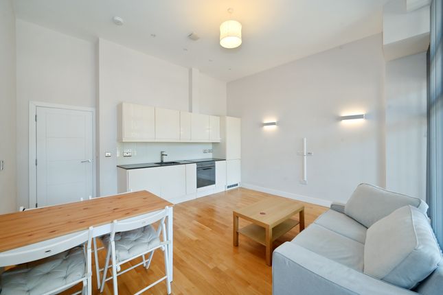 Staines Road West, Sunbury-on-Thames photo 4