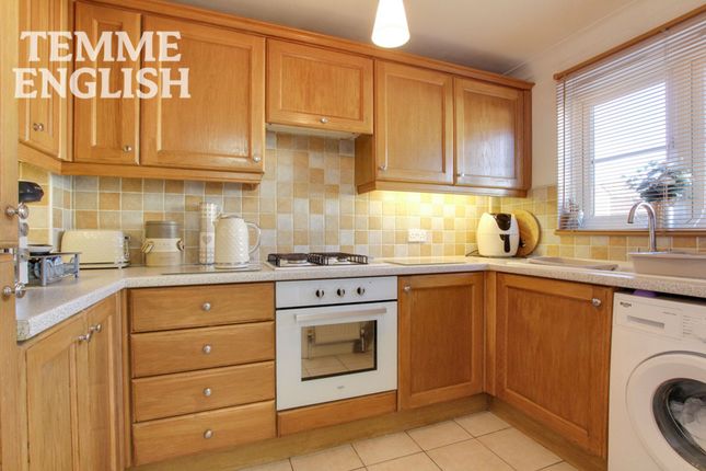 20 Hedingham Drive, Wickford photo 3