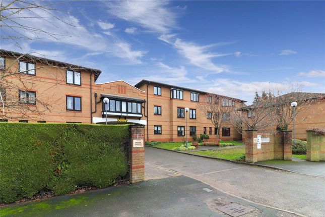 Thumbnail Flat to rent in Lakeview, Railway Terrace, Kings Langley