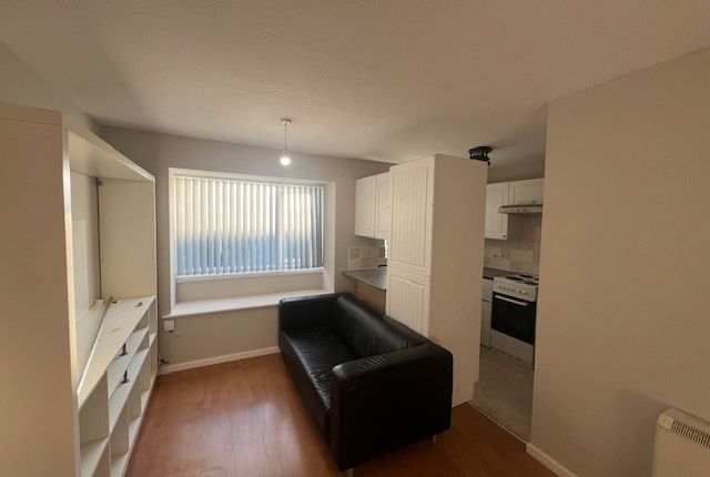 9, Alden Court, Morley, Leeds, West Yorkshire photo 2