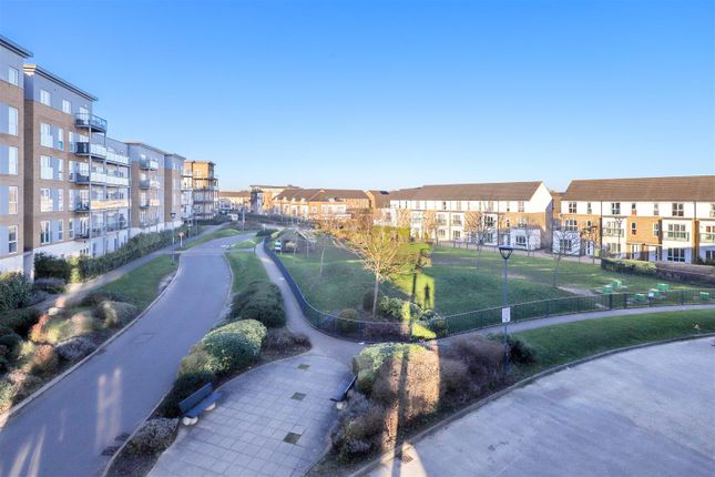 Flat for sale in Clovelly Court, 10 Wintergreen Boulevard, West Drayton