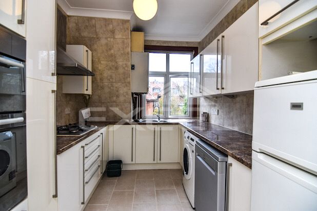 Flat 4, 20, Frognal Lane, Hampstead photo 2