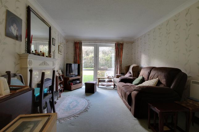 12, Homewillow Close, London photo 3