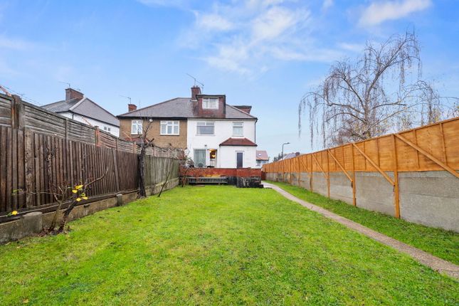 20, Peter Avenue, London photo 2