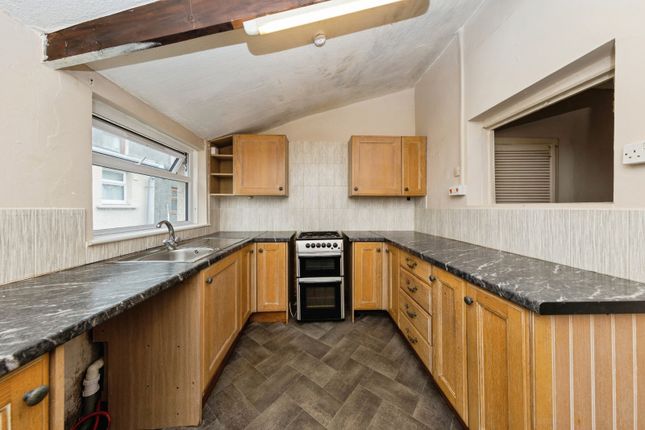 26, Gwendraeth Town, Carmarthenshire photo 3