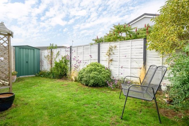 1 Jay Avenue, Weybridge Park Estate, Addlestone photo 2