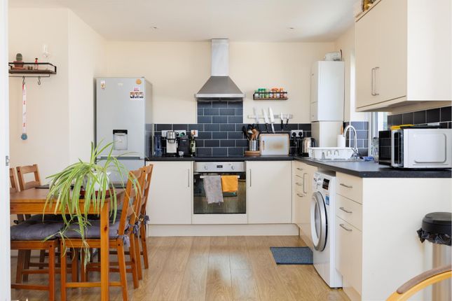 5, Sturmy Close, Bristol photo 4