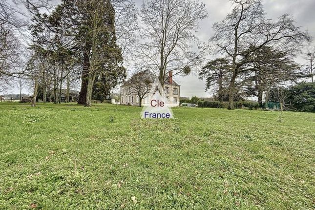 Country house for sale in Saint-Sylvain-D'anjou, Pays-De-La-Loire, 49480, France