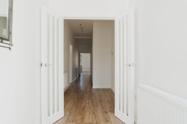 99, Meadow Walk, Epsom photo 2