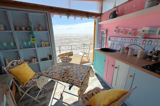 9, Beach Hut, Shoeburyness photo 5