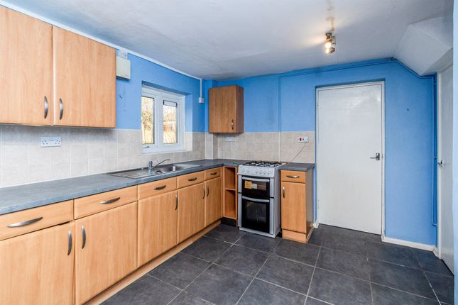 14, Rough Hills Close, Wolverhampton photo 4
