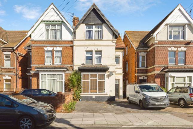 1-bed flat on Flat 1, 19, Stubbington Avenue, Hampshire, £100,000
