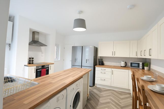 Room 3, 43, The Twitchell, Sutton-In-Ashfield photo 3