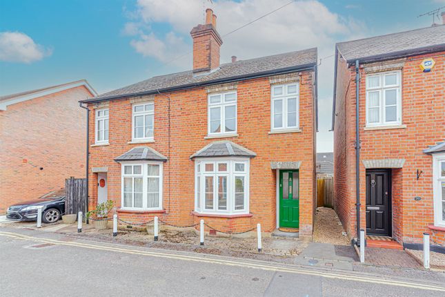 Thumbnail Semi-detached house to rent in Havelock Road, Wokingham