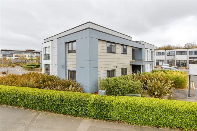 2-bed flat on Spindle Close, Folkestone, £230,000
