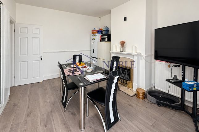 133 Heath Road, Hounslow photo 4