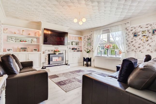 2, Crownlands Lane, Ossett photo 3