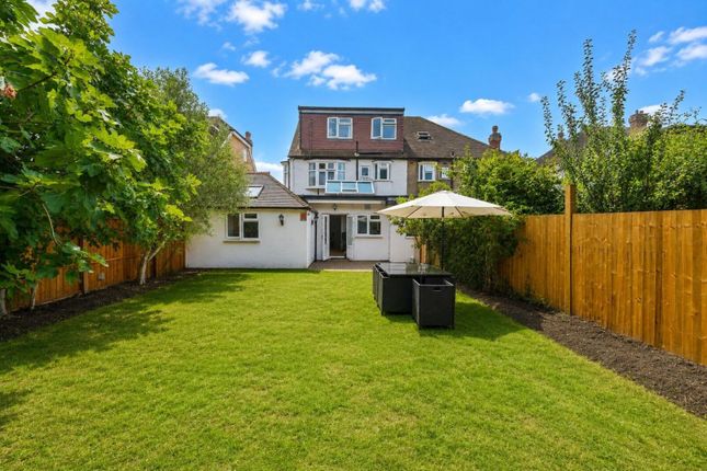 Buxton Drive, New Malden photo 4