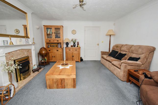 14 Howard Close, Okehampton photo 2