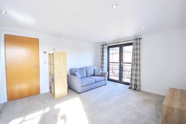 18 Reliant House, Margaret Street, Stone photo 4