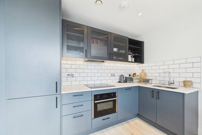 102, Lumina, Camberley photo 4