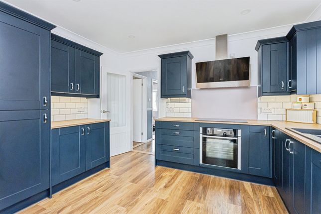 9, Noel Rise, BURGESS HILL photo 3