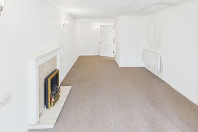 32 Weston Court, Farnham Close, London photo 2