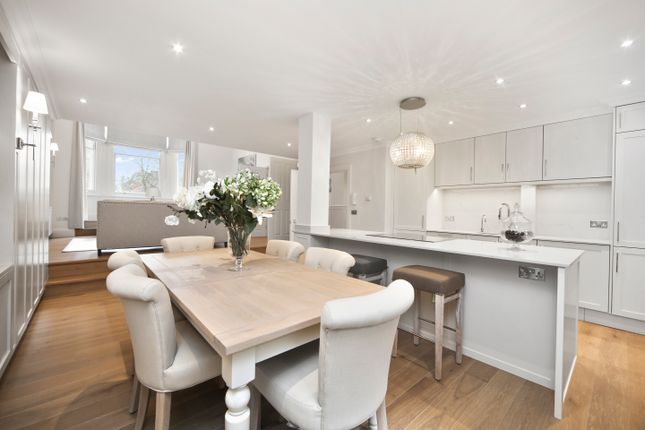 Flat 5, 6-7, Vicarage Gate, London photo 4