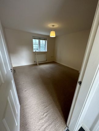 4 Palmer Square, Birstall photo 4