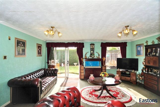 28, Royal Drive, Surrey photo 3