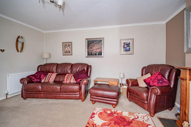 18, Helmsdale Crescent, Dundee photo 3